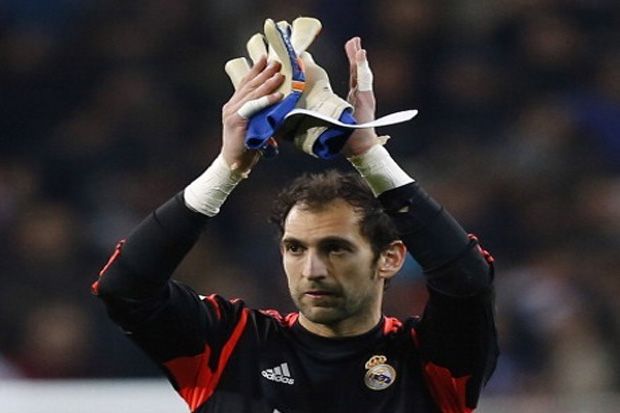 Diego Lopez Mendekat...