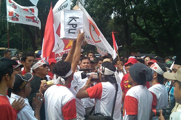 Massa Gelar Aksi Teatrikal...