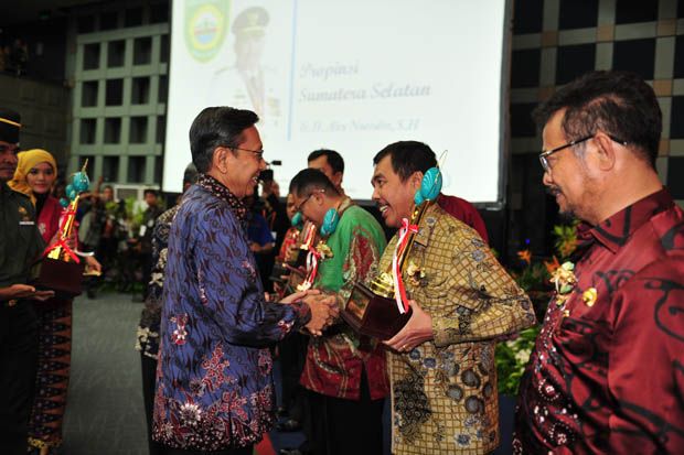 Sumsel Raih Penghargaan...