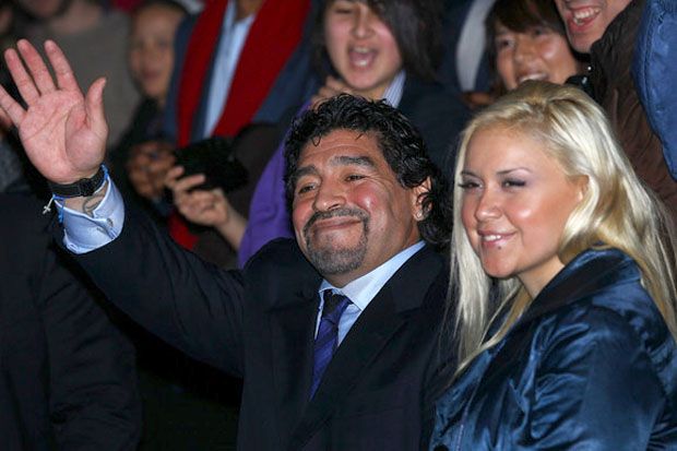 Istri Digoda, Maradona...