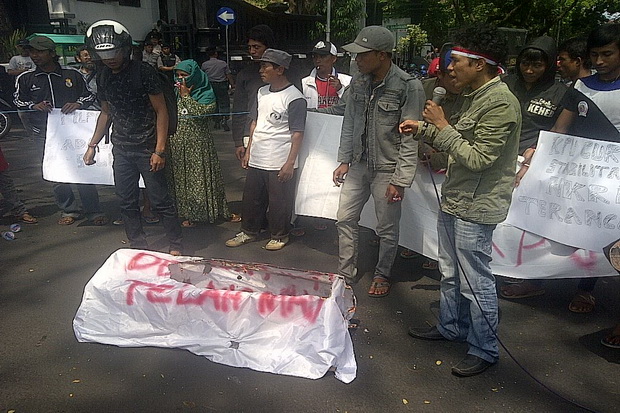 Warga Malang Desak Ketua...