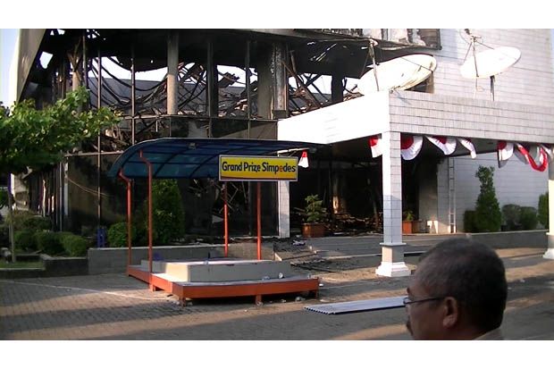 Gedung BRI Kendal Terbakar,...