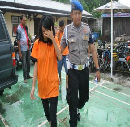 Gadis 19 tahun ini Diajak...