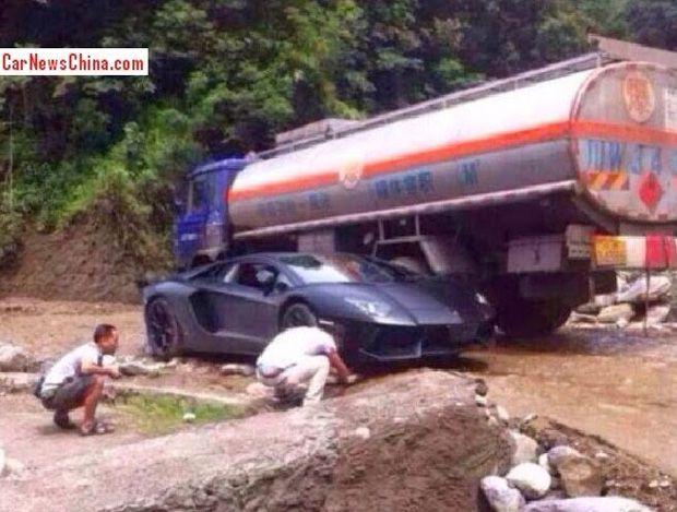 Dipaksa Off-road, Aventador...