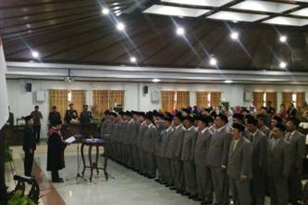 Pelantikan Anggota DPRD...