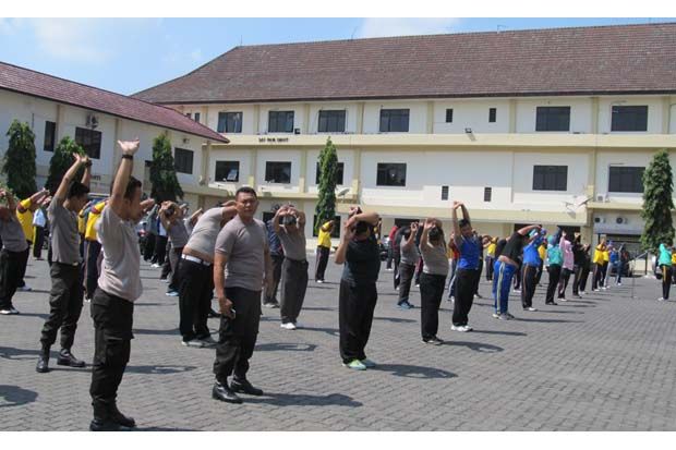 Ratusan Polisi Gendut...