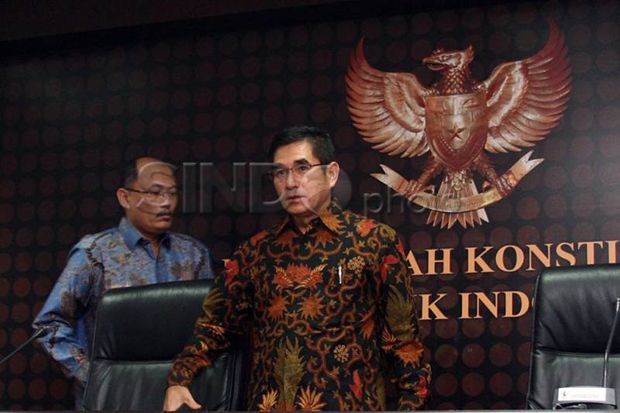 Ketua Hakim MK: Ferry...