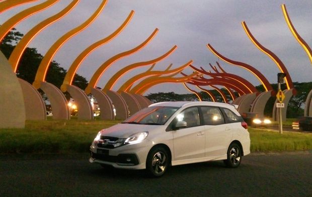 Peminat Mobilio di Jawa...