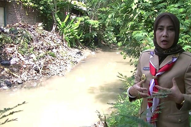 Sampah Menumpuk di Sungai,...