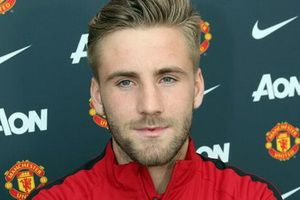 Luke Shaw Diparkir Empat...