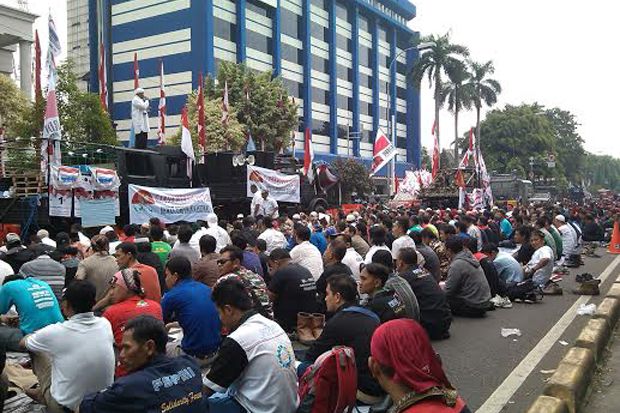Ratusan Pendukung Prabowo...