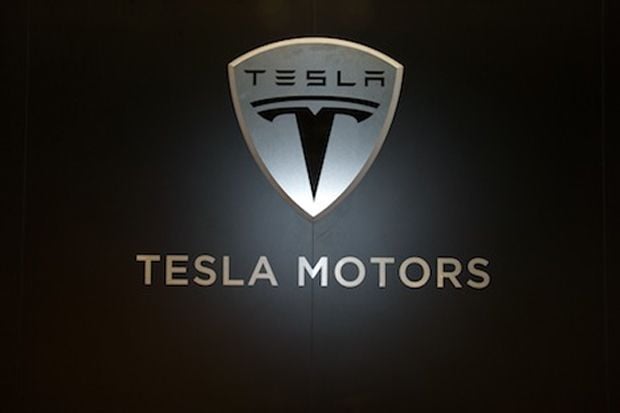 Tesla Gandeng Hackers...