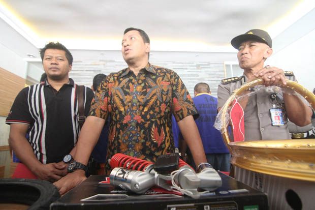 Sopir Truk Berpura-pura...