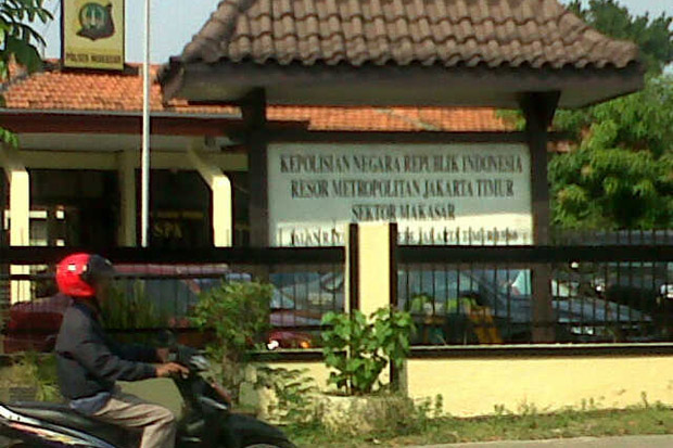 Polisi Kantongi Identitas...