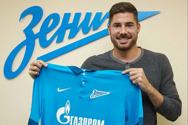 Javi Garcia Gabung ke...