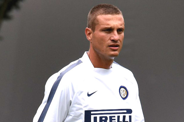 Vidic Terjebak di Dalam...