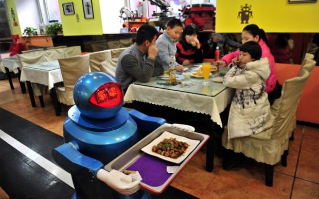 Lusinan Robot Sajikan...