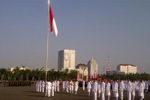Jokowi Pimpin Upacara...