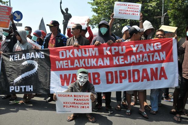 Warga Solo Demo Tolak...