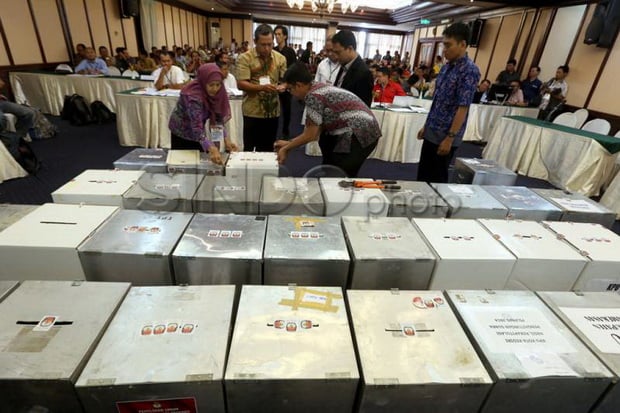 Bongkar Kotak Suara,...