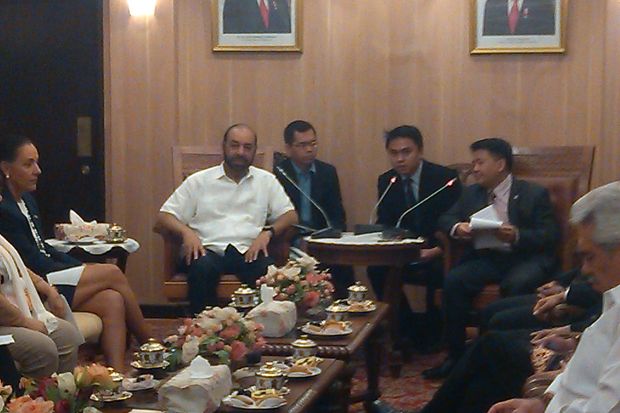 DPR Terima Kunjungan...
