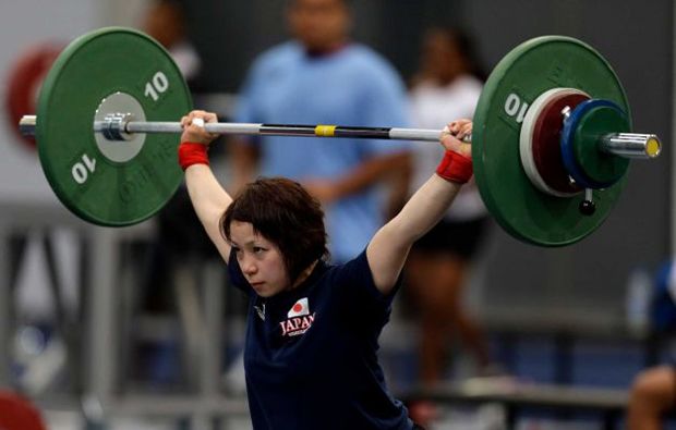 Lifter Wanita Pimpin...