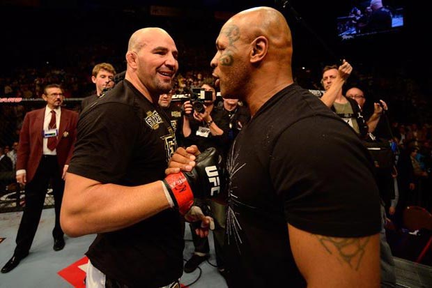 Mike Tyson Tinju Rahang...
