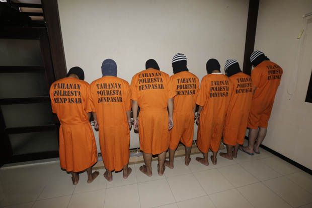 Edarkan Kokain, Warga...