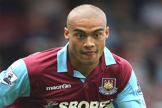 Bek West Ham Masuk Bidikan...