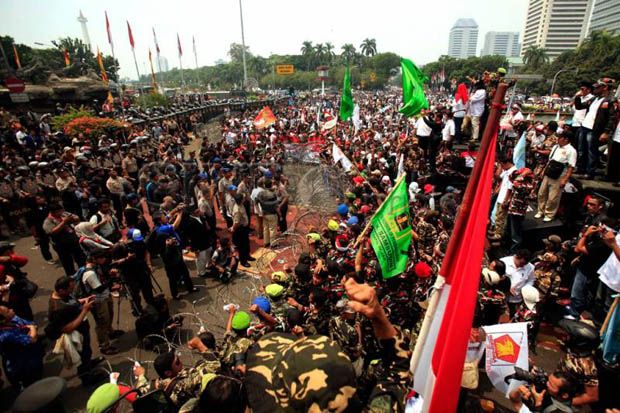 Bentrok di Patung Kuda,...