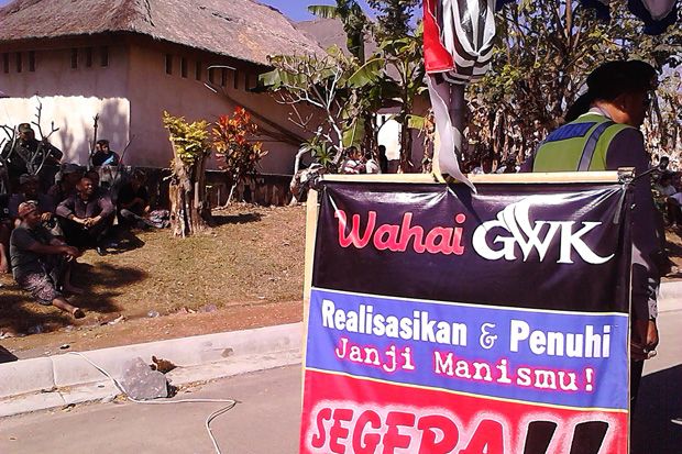Negosiasi Alot, Warga...