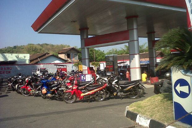Antrean di SPBU Diperkirakan...
