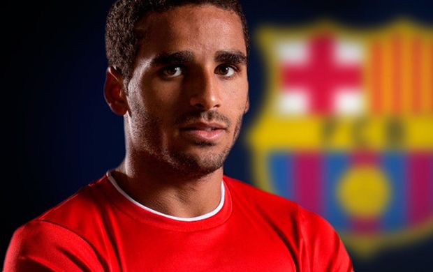 Douglas Resmi Berkostum...