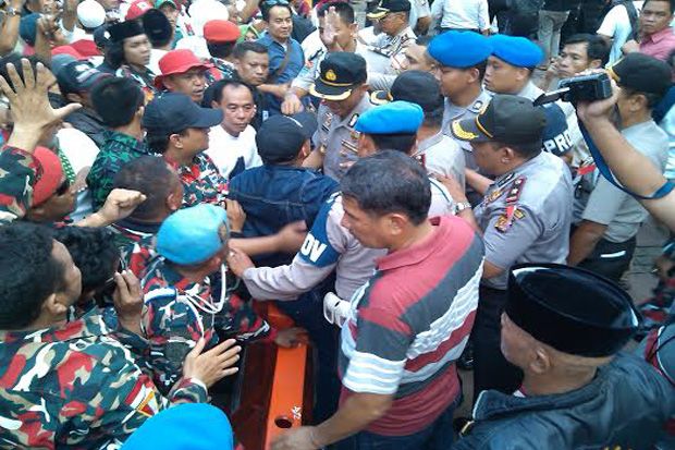 Korban Bentrok Patung...