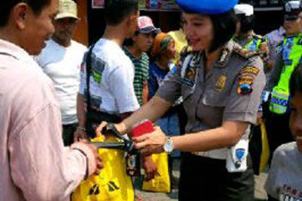 Polwan Semarang Bagi-bagi...