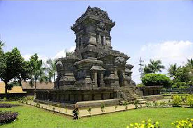 Membongkar Makam Raja...