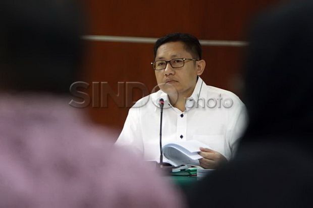 Sidang Kembali Dilanjutkan,...