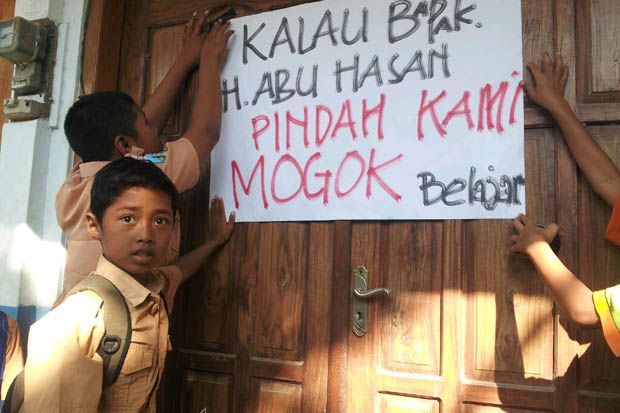 Guru Kesayangan Dimutasi,...