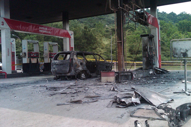 Saat Avanza Terbakar,...