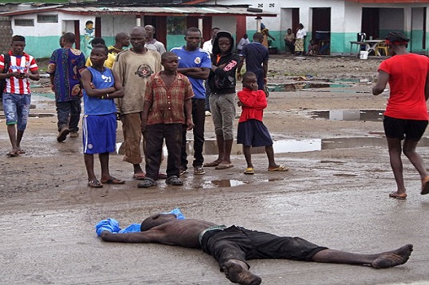 Jasad Korban Ebola di...