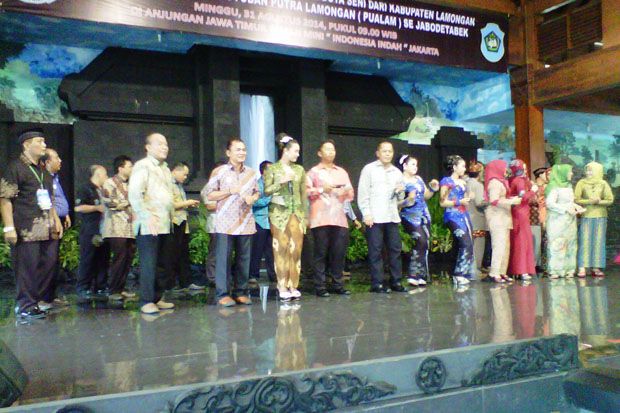 Ribuan Warga Lamongan...