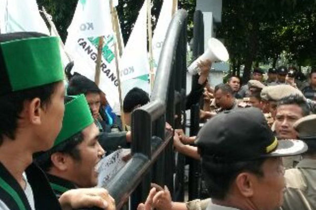 Pelantikan Anggota DPRD...