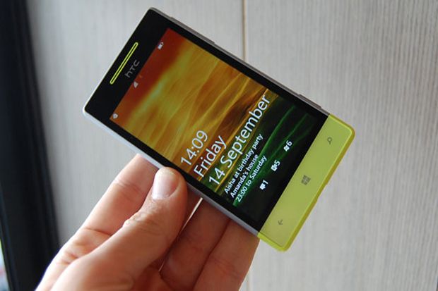 HTC Rilis Ponsel Pertama...
