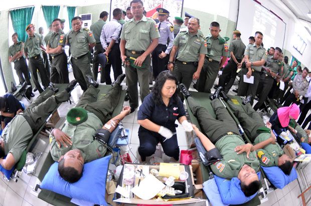 Ratusan Prajurit TNI...