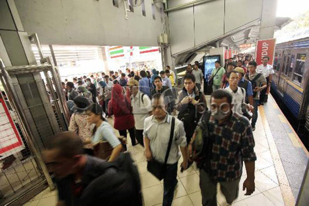 Perjalanan KRL Terganggu,...
