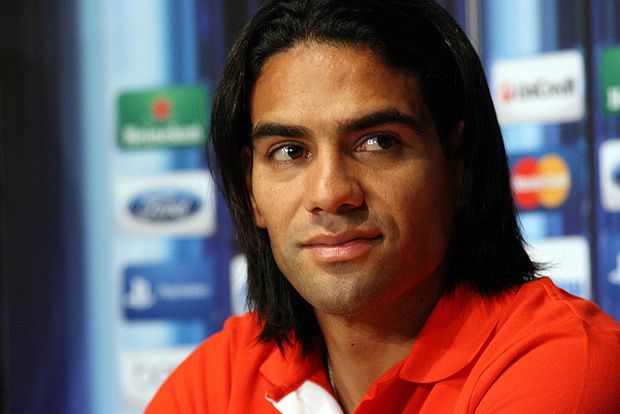 Falcao Rela Jadi Bek...