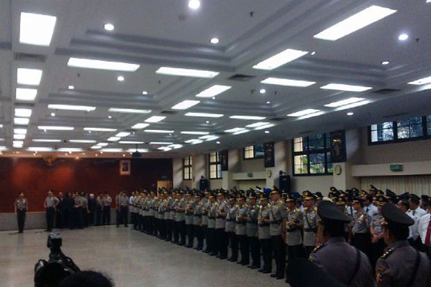 Kapolri Lantik 16 Pati...