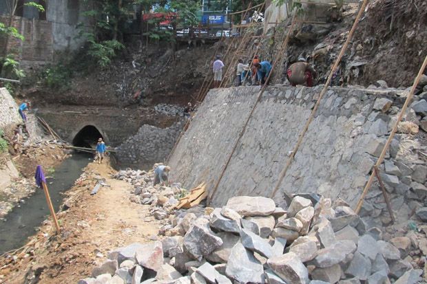Perbaikan Drainase di...