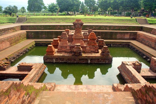 Candi Tikus, Antara...