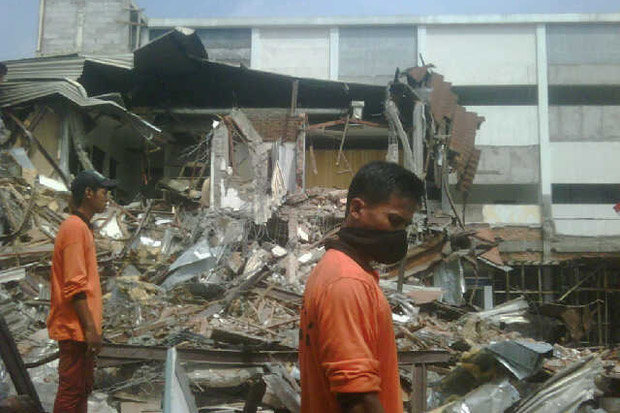8 Rumah Dibongkar Sendiri...